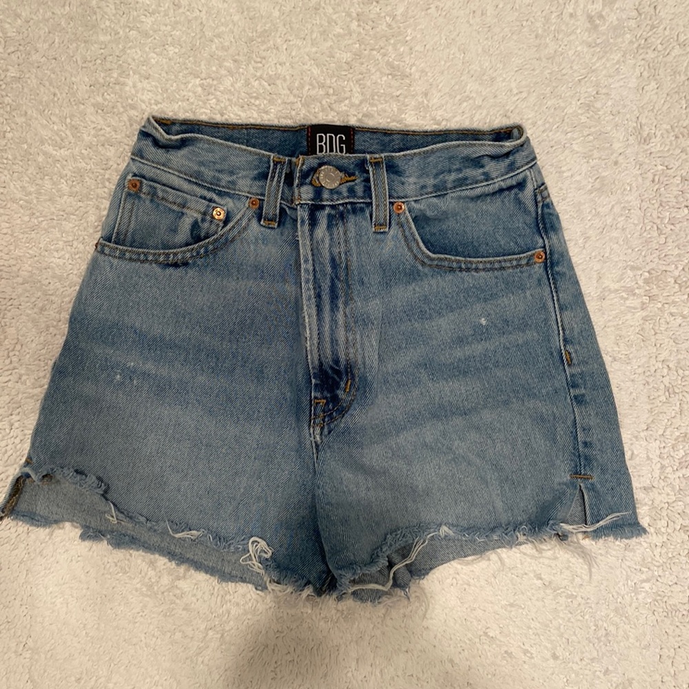 BARELY USED URBAN OUTFITTERS Girlfriend High Rise Jean Shorts